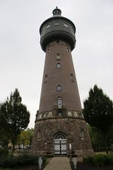 Vorderseite vom Wasserturm in Heide