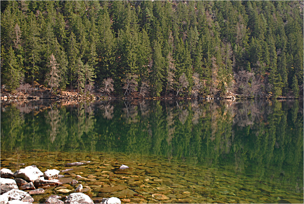 Vorfrühling am Bergsee