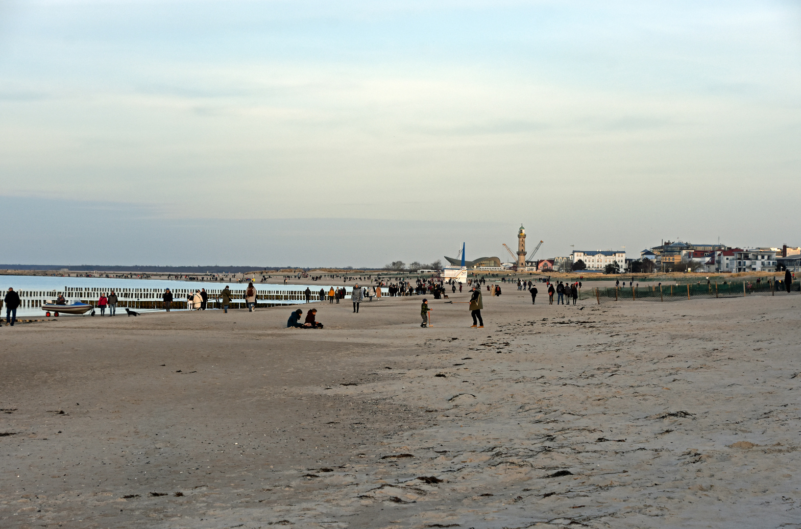 Vorfrühling am Strand von Warnemünde