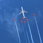 Vorführung der Patroille SUISSE und A 321 der SWISS