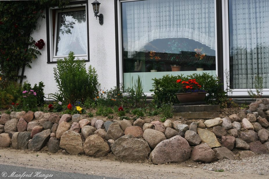 Vorgarten mit Steinmauer - 5