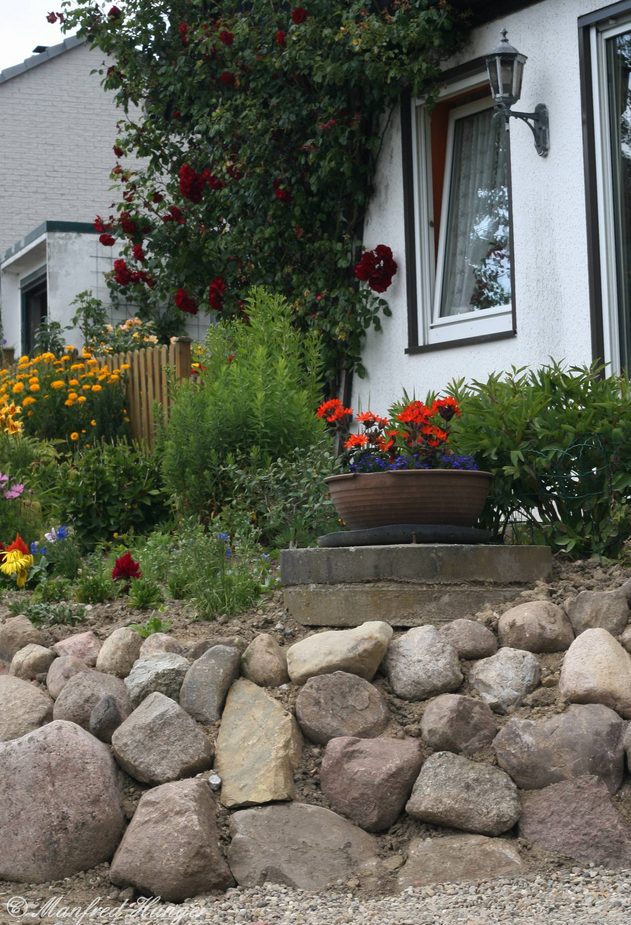 Vorgarten mit Steinmauer - 6