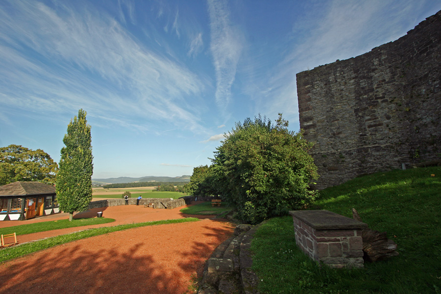 Vorhof der Burg Polle