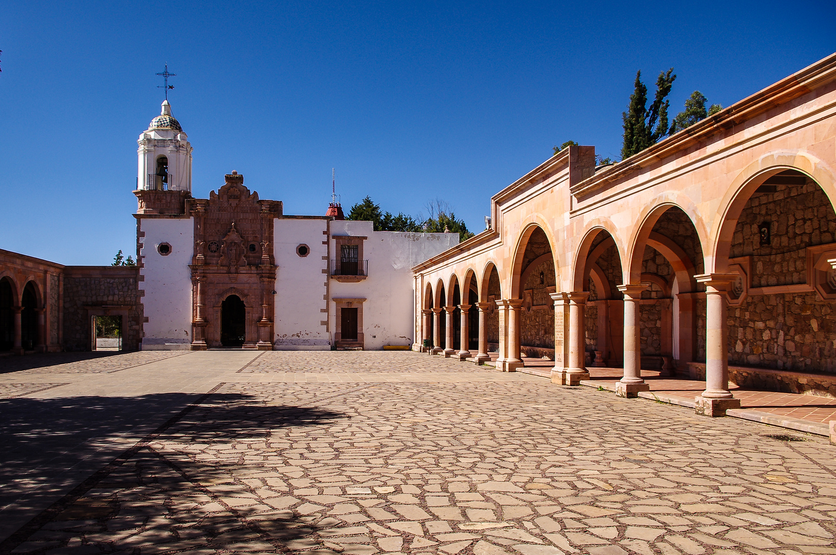 Vorhof einer Kirche in Zacatecas Mexico II