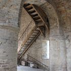 Vorkirche Abtei Saint-Philibert Tournus - Treppe und Leiter