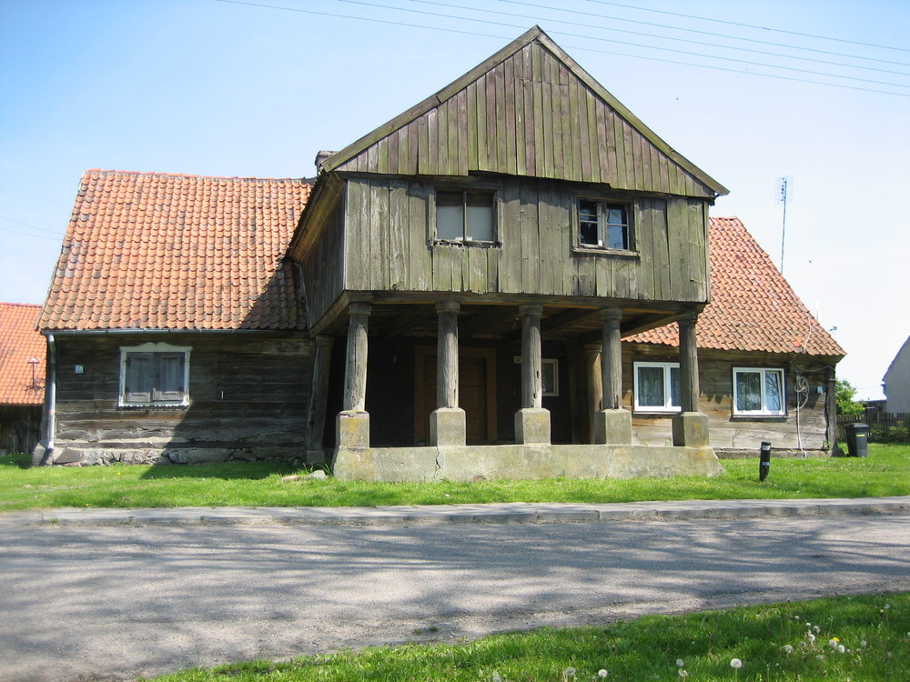 ..... Vorlaubenhaus im Deutschen Ostpreussen,  Hirschfeld (Jelonki), Masuren ...