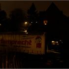 Vorm Mond der LKW