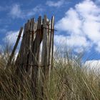 Vorm Strand und fluffige Woklen