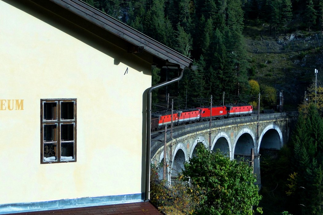 Vormittags am Museum [Südbahnexkursion 2017]