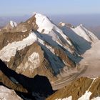 Vorne das Aletschhorn in der Mitte. Mont Blanc hinten am Horizont.
