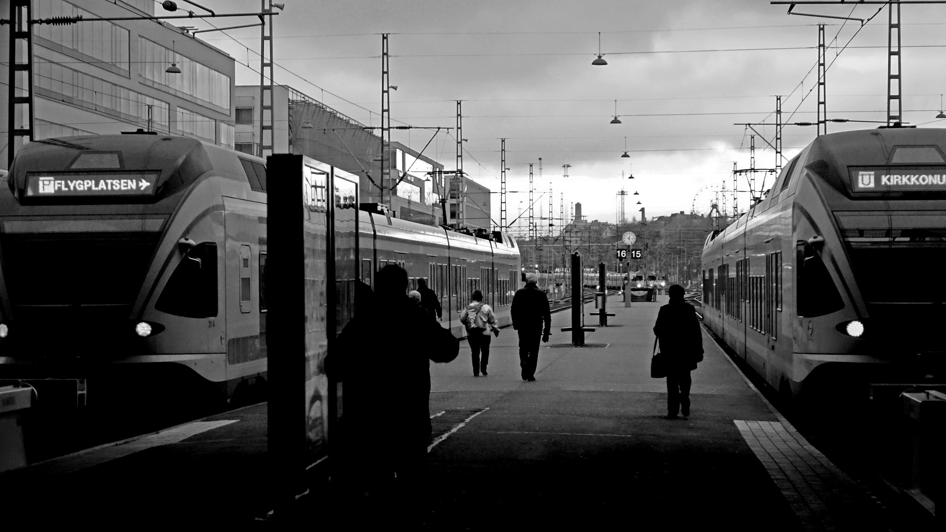 Vorortbahnen im Hauptbahnhof Helsinki