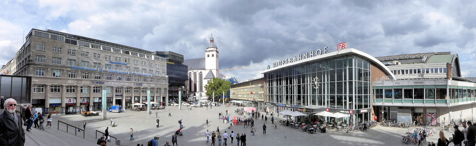 Vorplatz am Kölner Hauptbahnhof