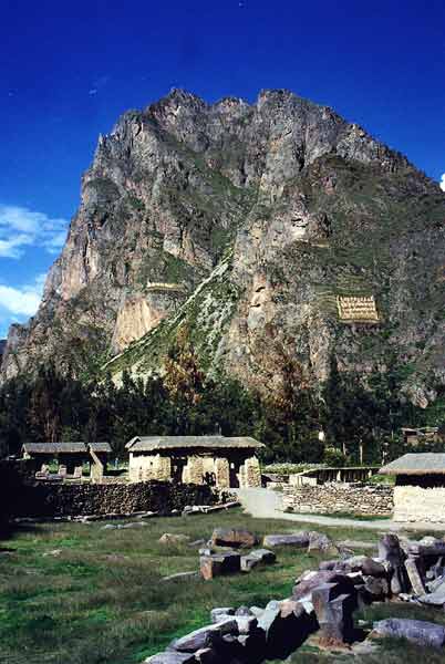 Vorratsspeicher der Incas in der Nähe von Ollantaytambo