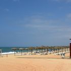 Vorsaison am  7 km langen Strand an der Sandsteilküste von Praia da Falesia, Ende Mai hat man..