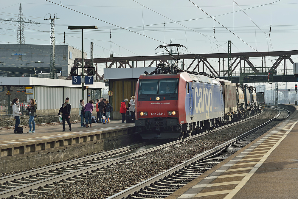 Vorsicht an der Bahnsteigkante