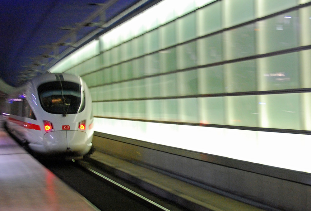 Vorsicht an der Bahnsteigkante!