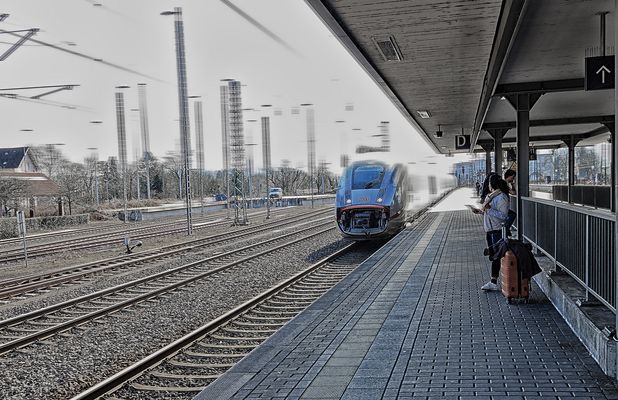 Vorsicht an der Bahnsteigkante