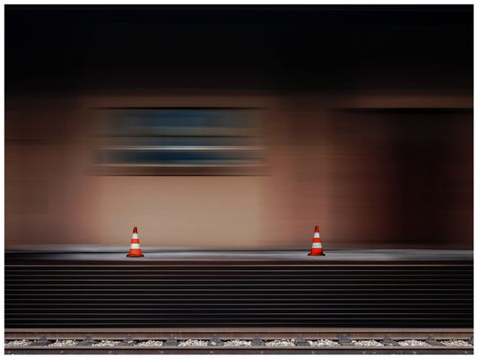 VORSICHT an der Bahnsteigkante