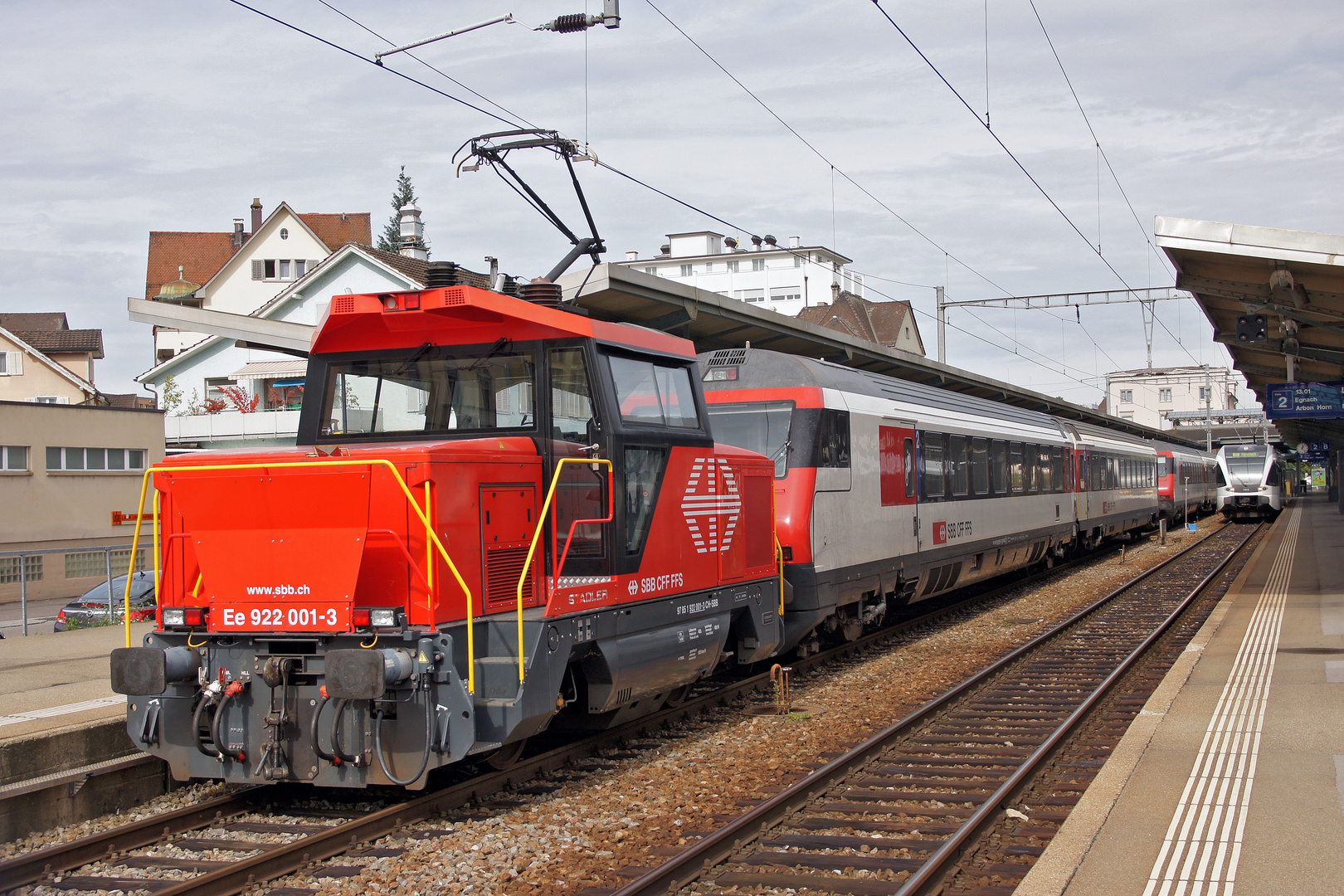 Vorsicht an der Bahnsteigkante IX