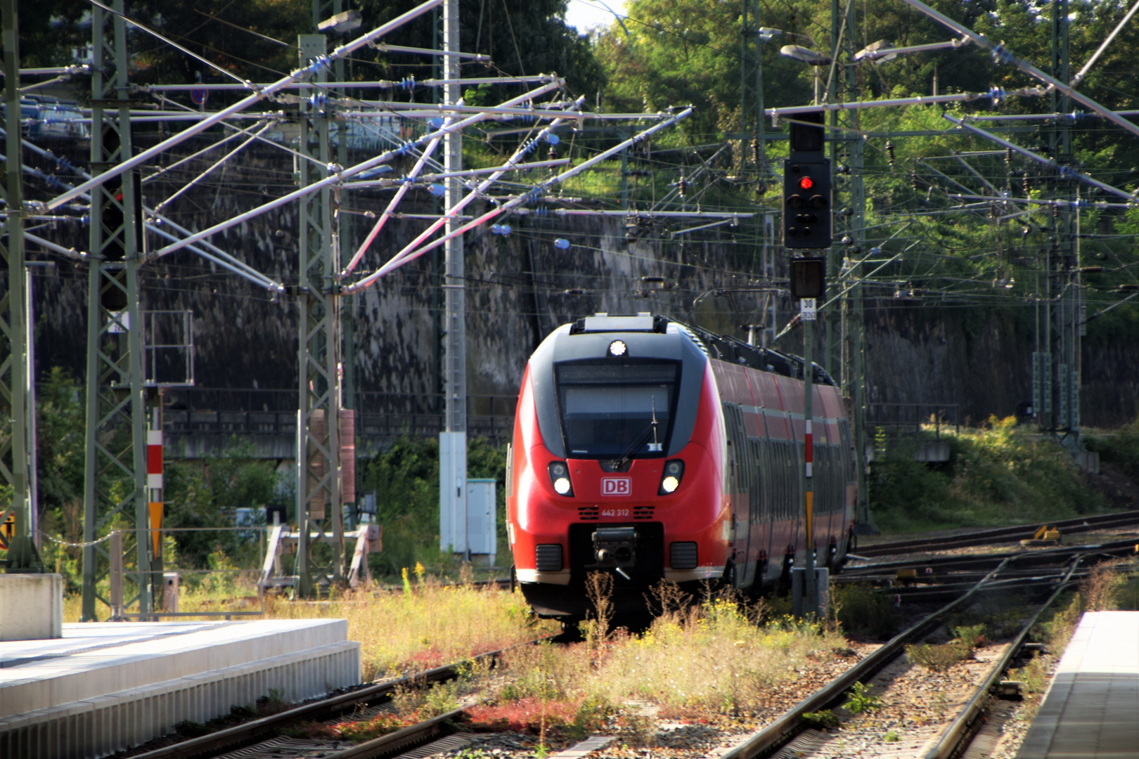 Vorsicht auf Bahnsteig 1...