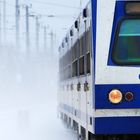 Vorsicht Bahnsteig 1 - Zug nach Wien Meidling fährt ein