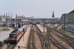 "Vorsicht Bahnsteig neun!..."