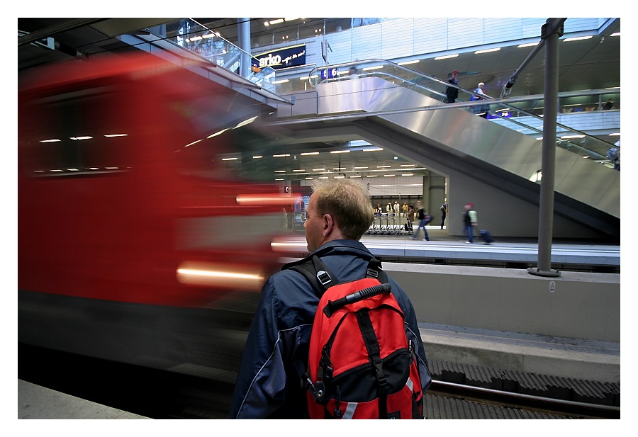 Vorsicht bei Einfahrt des Zuges