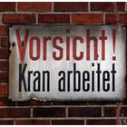 Vorsicht! Kran arbeitet