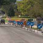 vorsichtshalber ein, zwei Schilder mehr aufstellen,