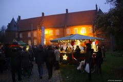 Vorweihnachtliche Stimmung rund ums Hertener Schloss