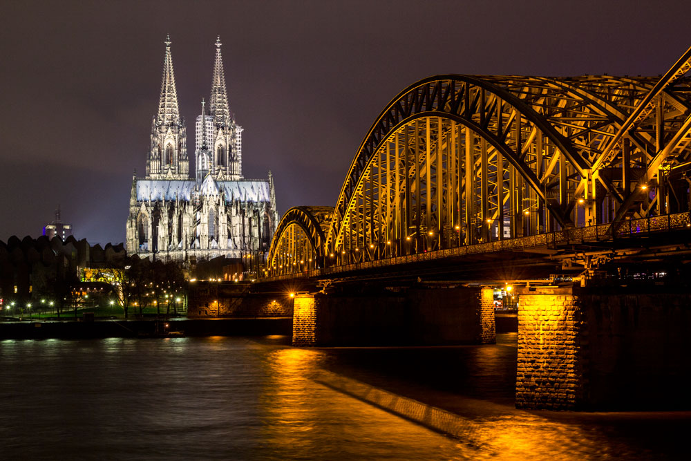 Vorweihnachtliches Köln bei Nacht