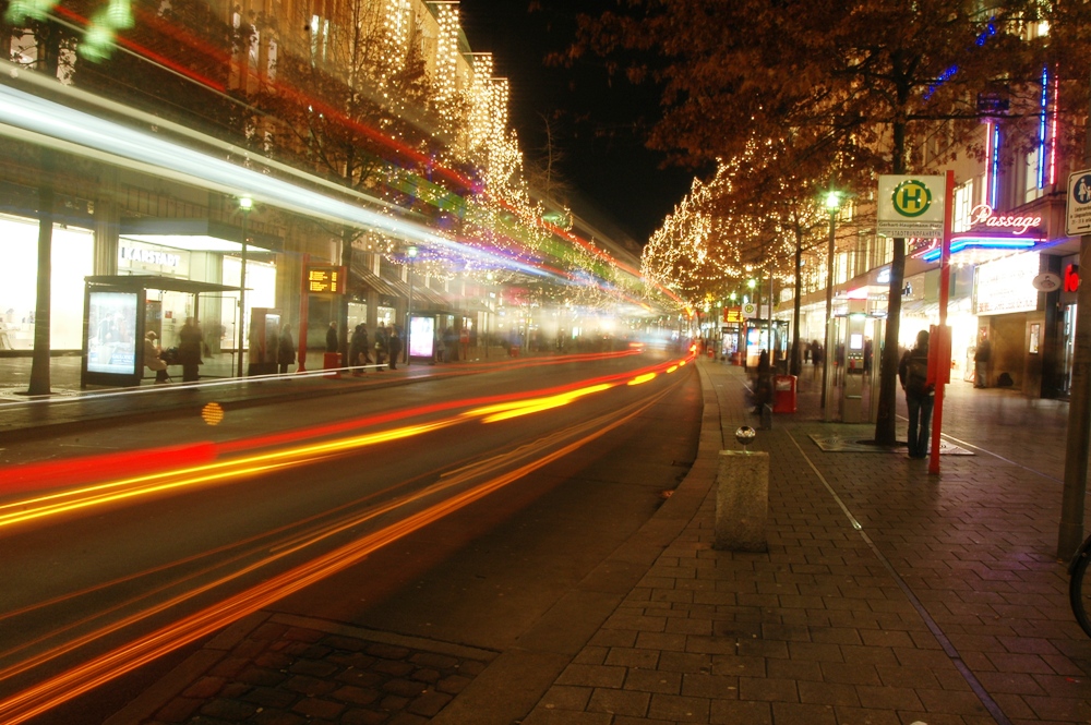 Vorweihnachtliches "OMNIBUS - Lichtspiel" in Hamburg 2008