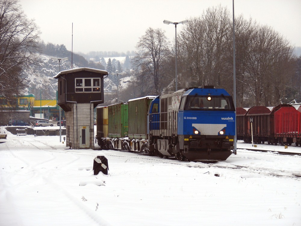 Vossloh G 2000 mit dem "Warsteiner"-Zug