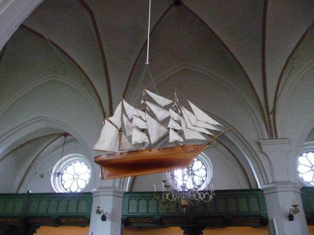 Votivschiff in der Kirche zu Heiligenhafen