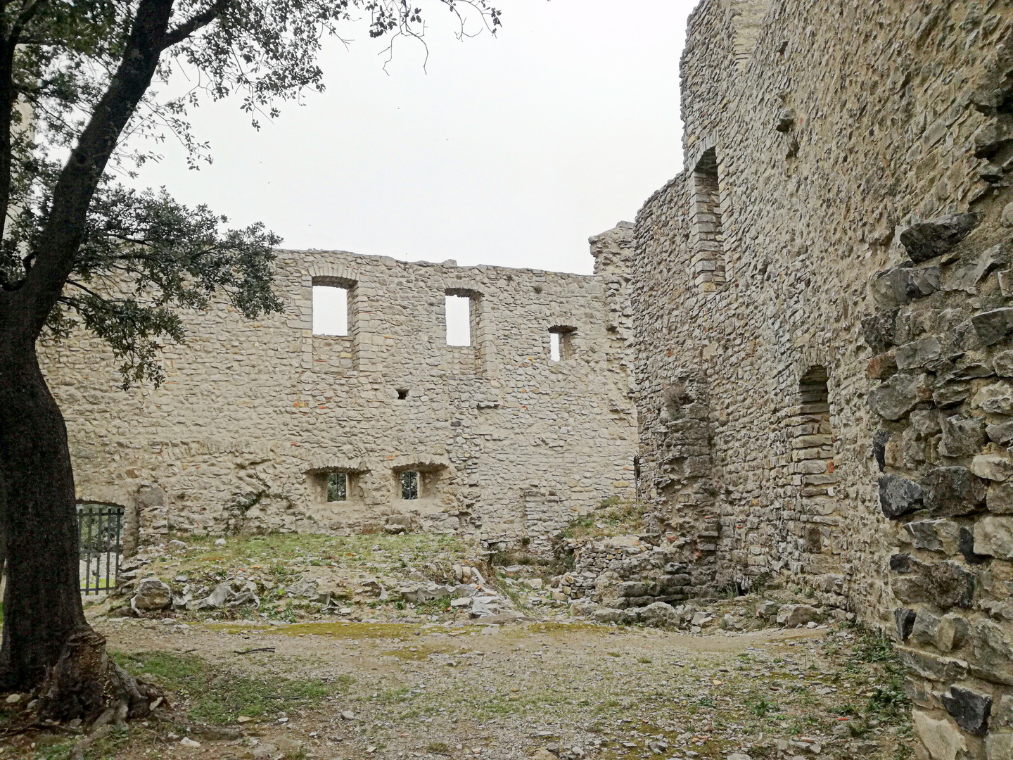 Voyage dans le temps ... Château de Tornac (Gard)