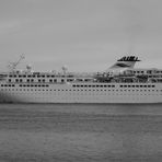 Voyager in der Kieler Förde SW