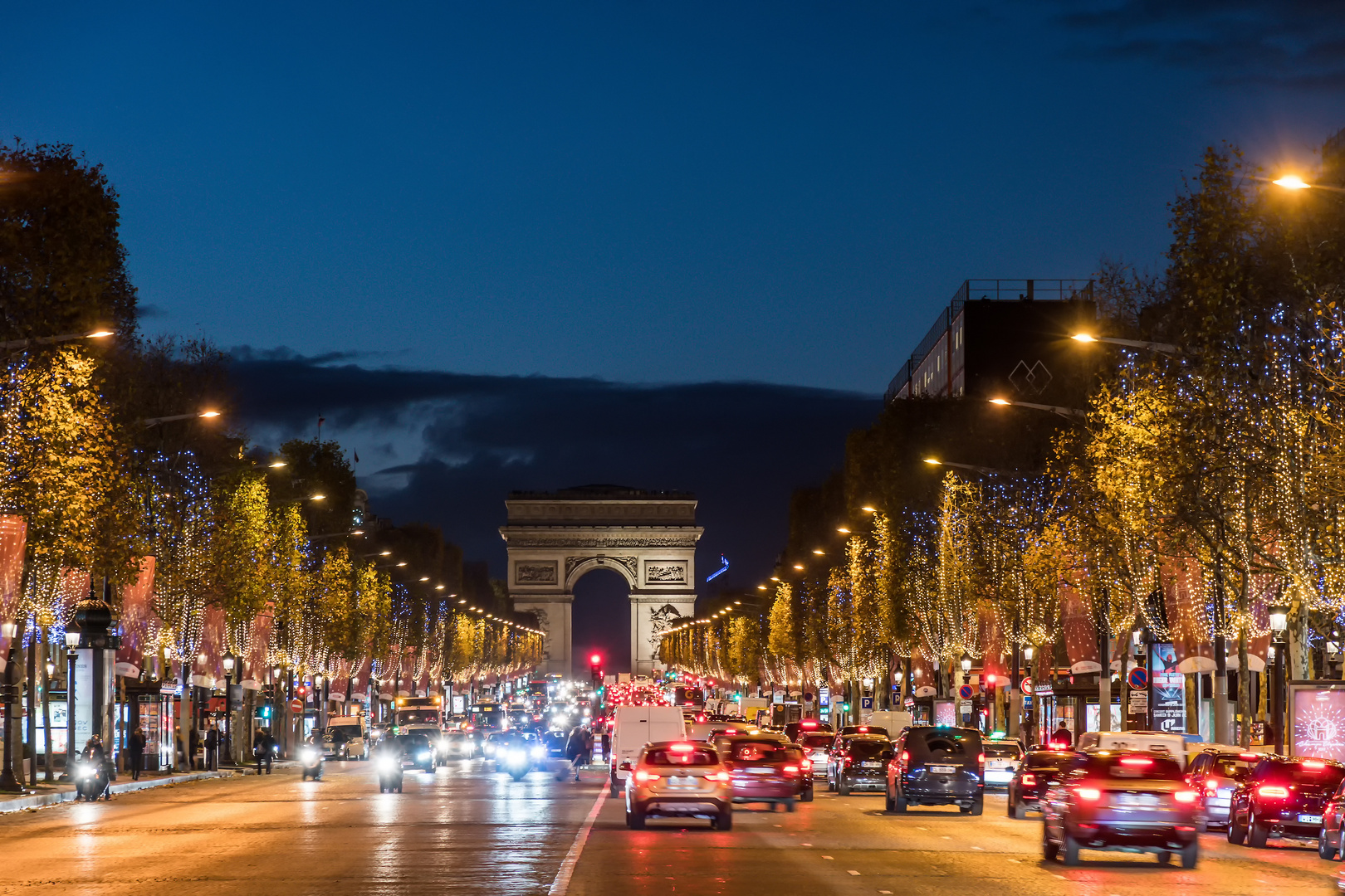 VR-Test am Champs-Élysées