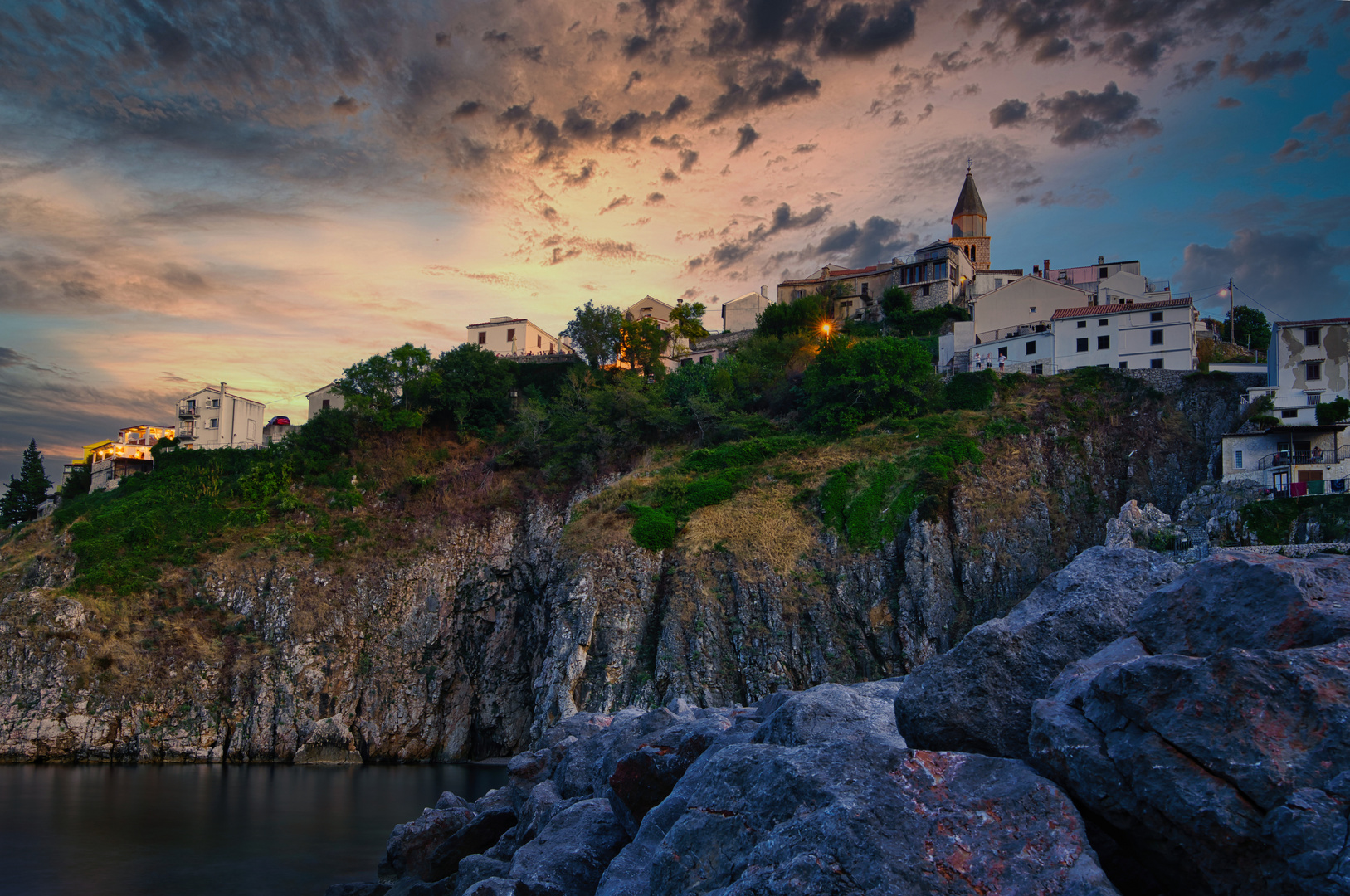 Vrbnik am Abend