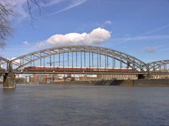 VT 08 auf der Deutschherrnbrücke in Frankfurt