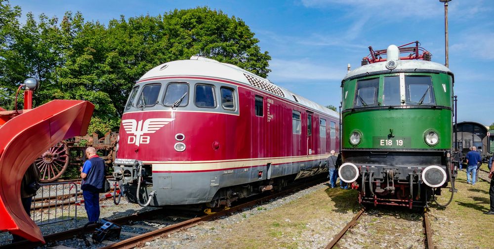 VT 08.520 und Ellok 18.19