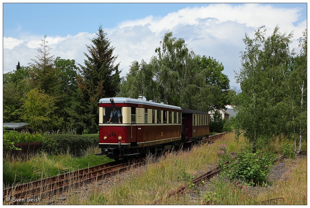 VT 137 322 auf dem Oschatzer Dreischienengleis