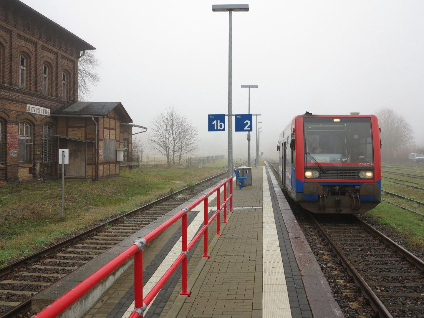 VT 504 001-9 steht in Meyenburg