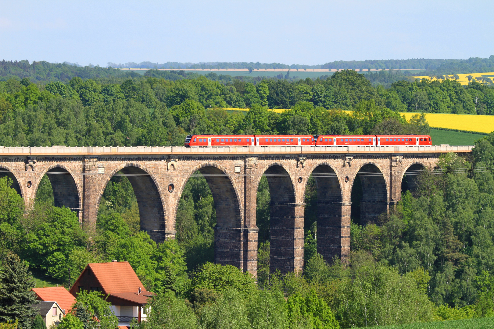 VT 612 auf dem Göhrener Viadukt