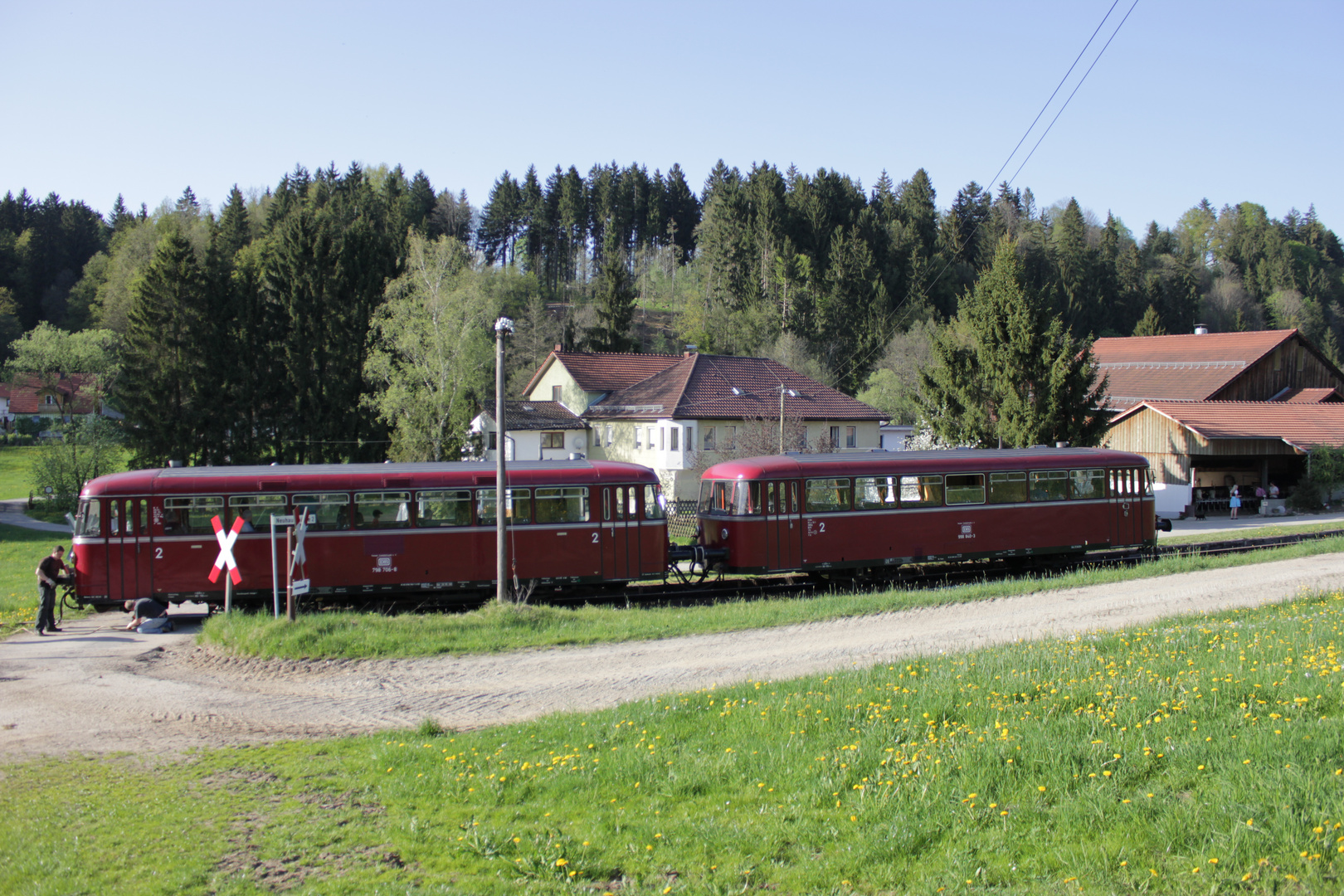 VT 798 der PEF auf der Ilztalbahn in Neuhausmühle.