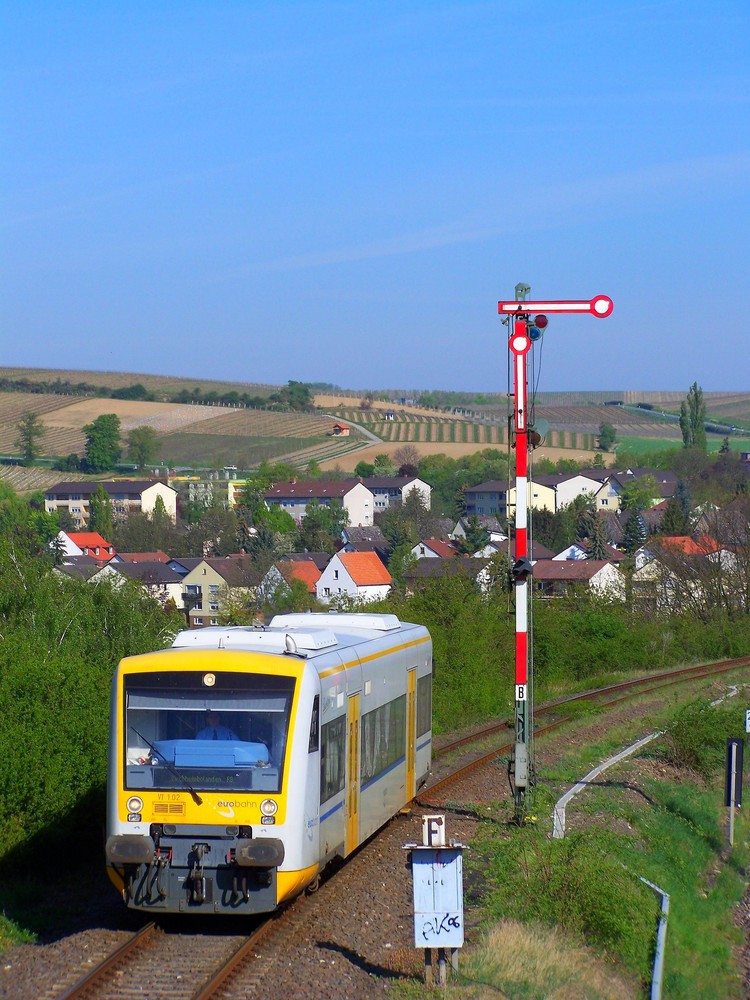 VT1 02 der Rhenus Veniro auf dem Weg von Alzey nach KIrchheimbolanden