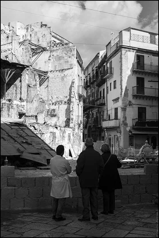 Vucciria Palermo: collapsed buildings, the Municipal Administration closes roads