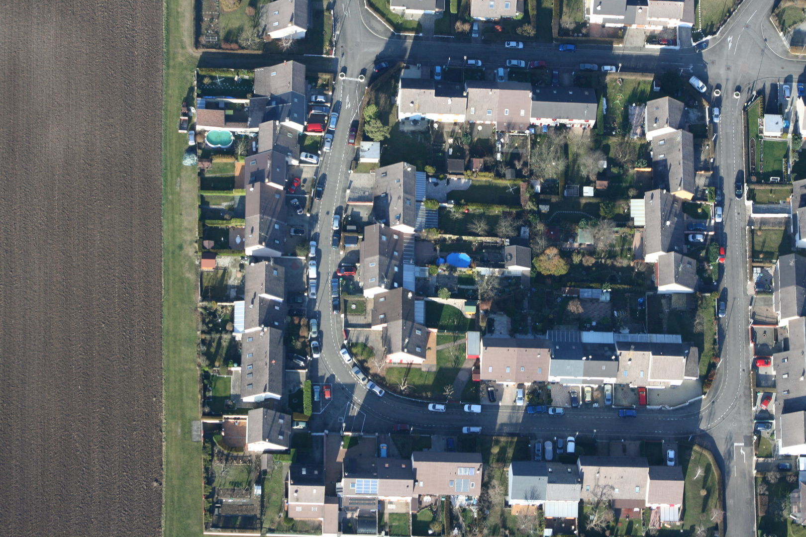 VUE AERIENNE PARAMOTEUR PETIT QUARTIER RESIDENTIEL PROCHE COLMAR