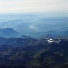 VUE AERIENNE SUR LES MONTAGNES