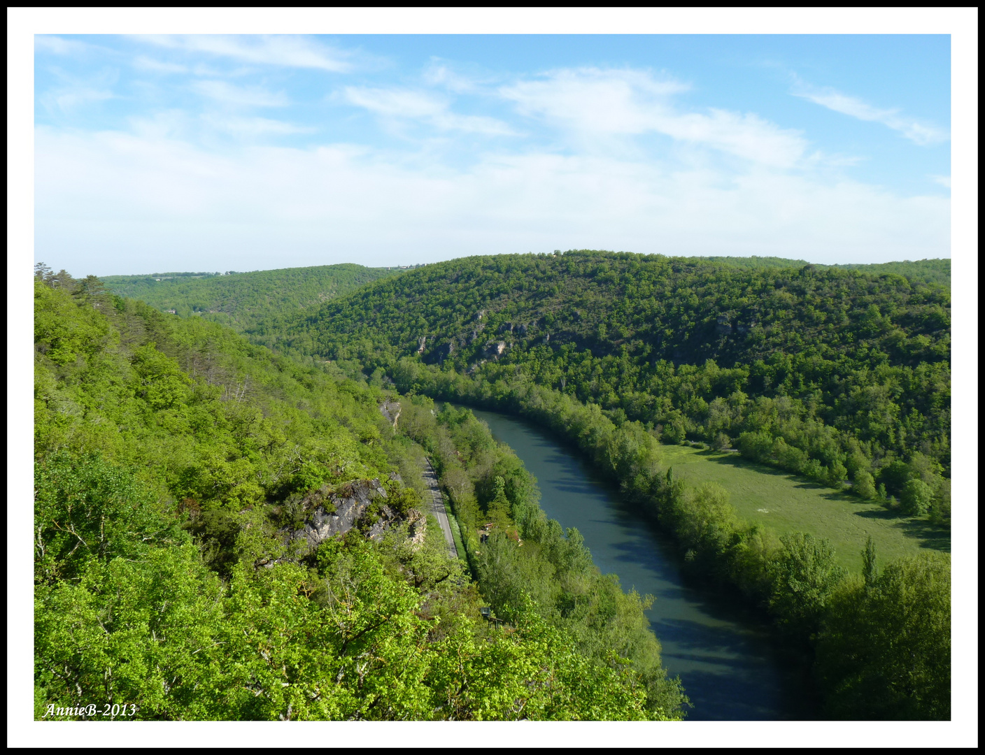 Vue de la vallée de l'Aveyron à partir de la Galerie du Château de Bruniquel