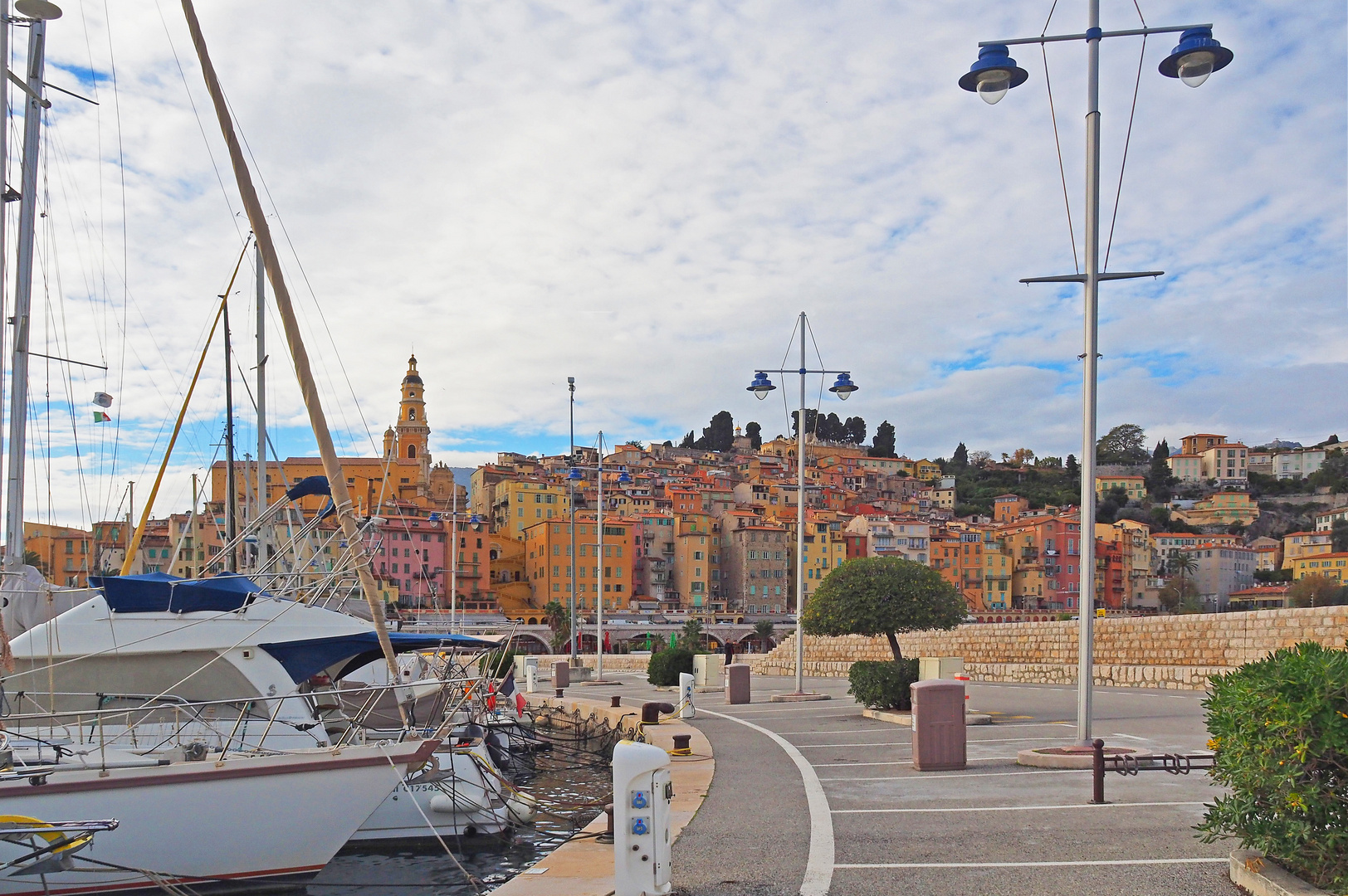 Vue de la vieille ville depuis le Vieux Port